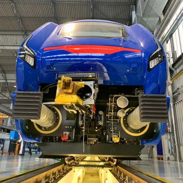Tren sobre un sistema portátil de pesaje ferroviario durante el proceso de pesaje