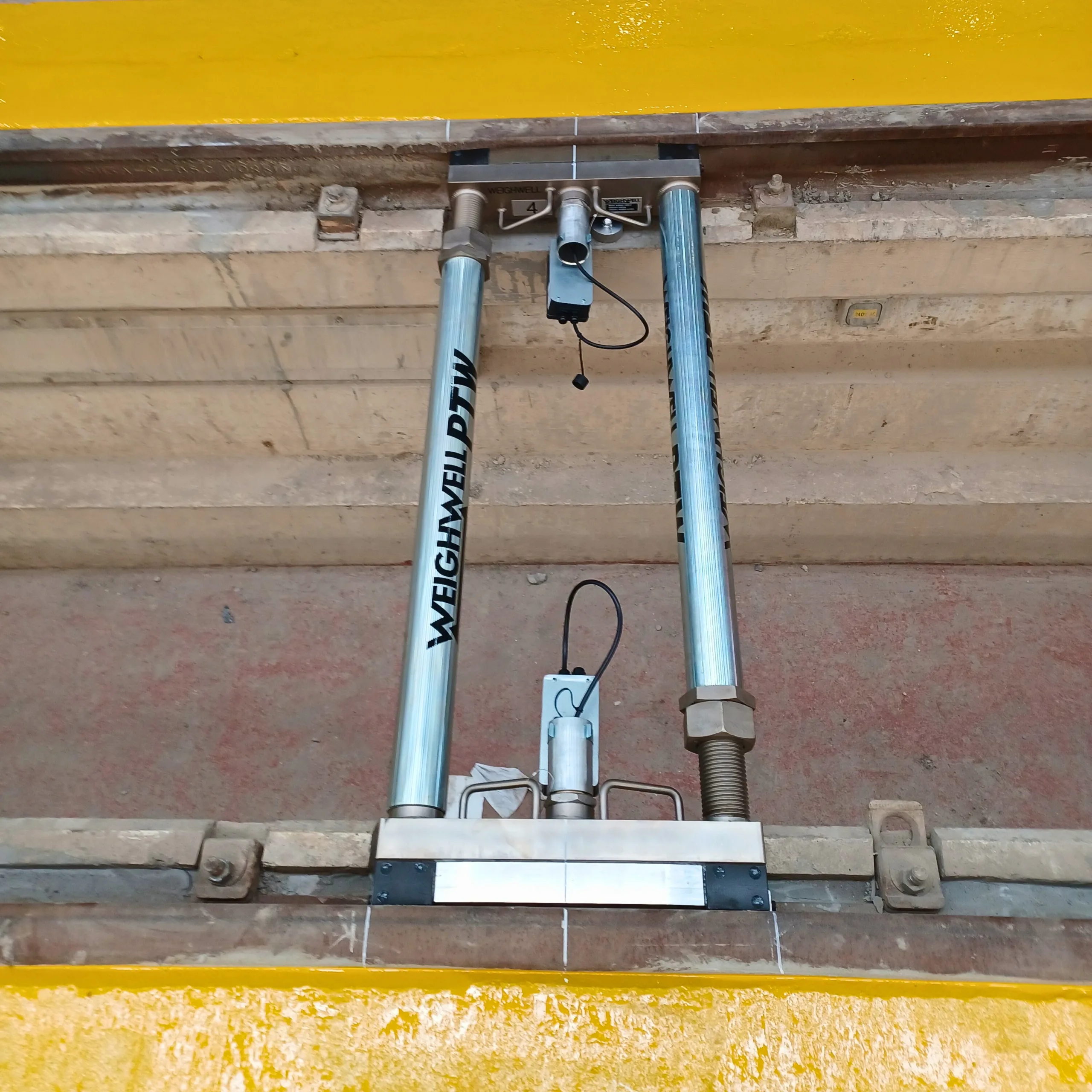 Instalación en carril embebido mediante transmisores inalámbricos Static Train Weighing Systems