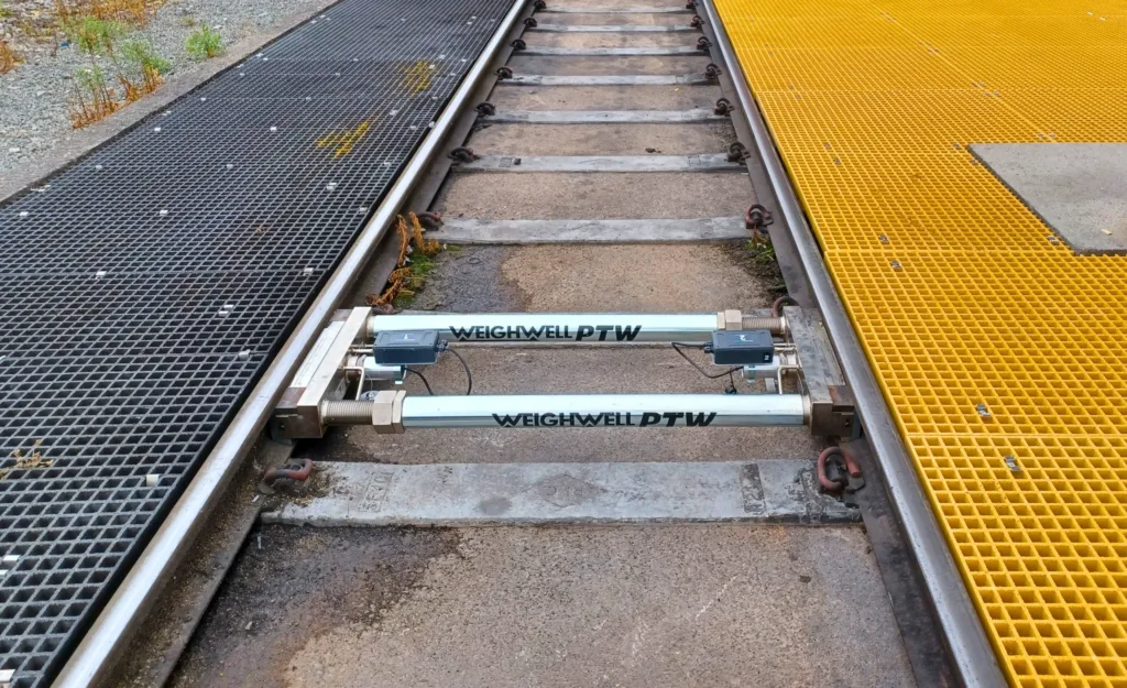 Sistema portátil de pesaje ferroviario en alquiler instalado en la vía Sistema portátil de pesaje ferroviario en alquiler instalado en la vía